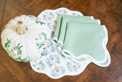 Round Scalloped Placemat, Garden Rose