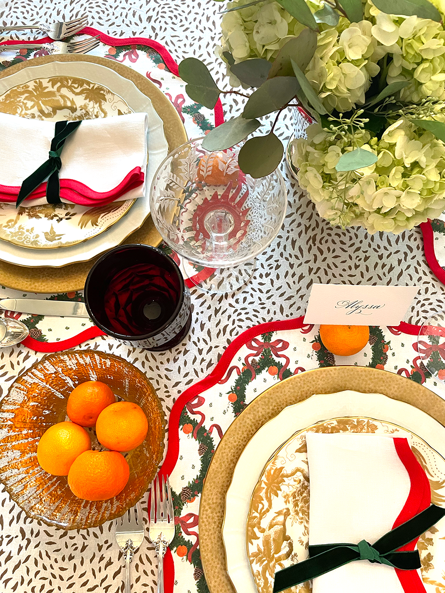 Red Holiday Wreath Round Placemat (set of 2)